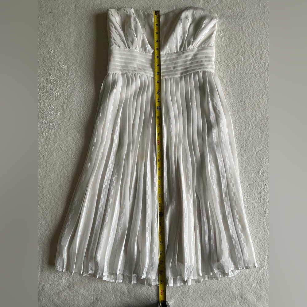 White House Black Market Strapless Pleated Ivory Dress | Cocktail Size 0 - Picture 9 of 13